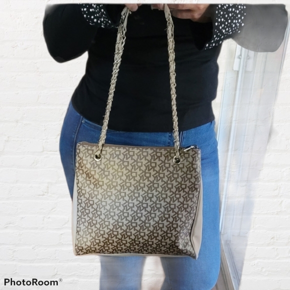 DKNY large Crossbody/shoulder bag - Picture 5 of 15